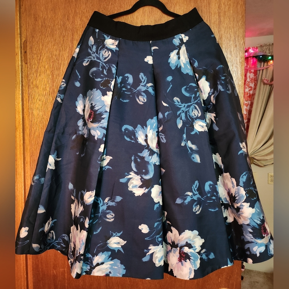 White House Black Market Navy and White Floral A-Line Skirt